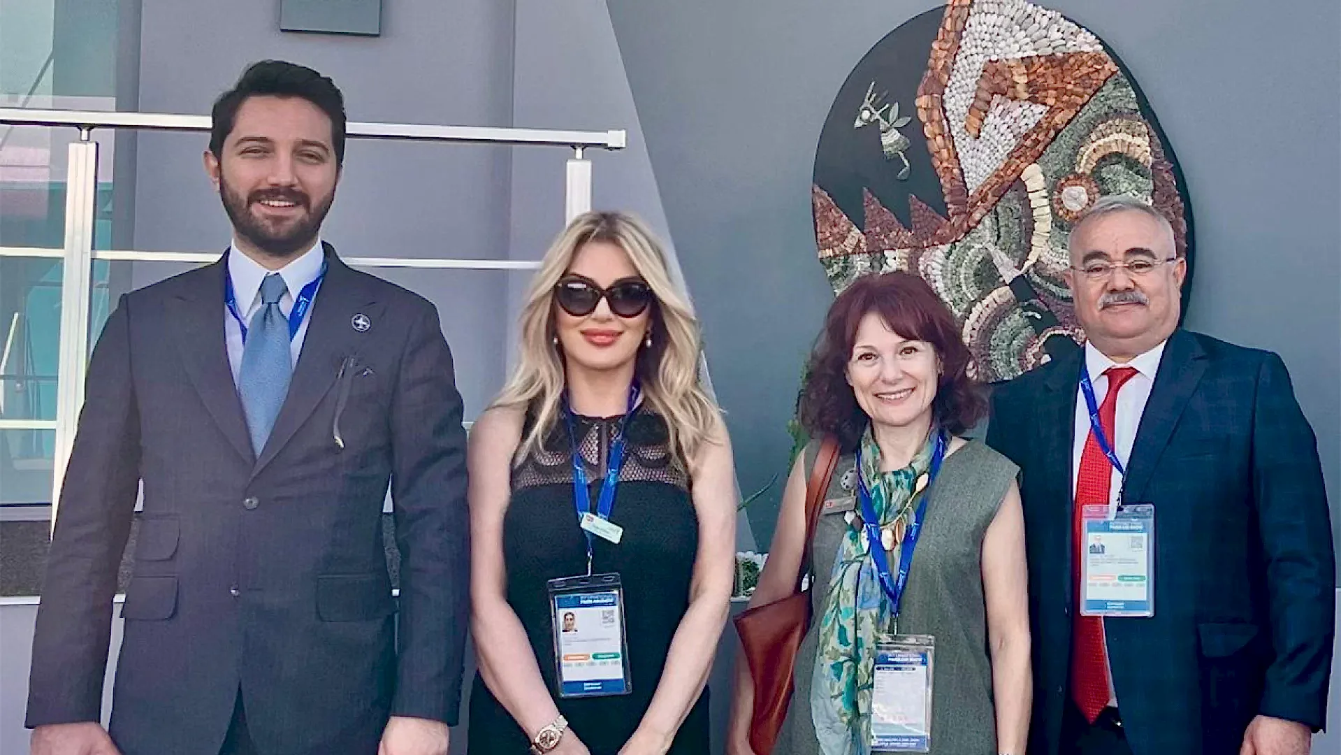 MAJİ Art Gallery kurucusu Gaye Donay ve sanatçısı Hülya Vurnal İkizgül, 55. Uluslararası Paris Air Show’da